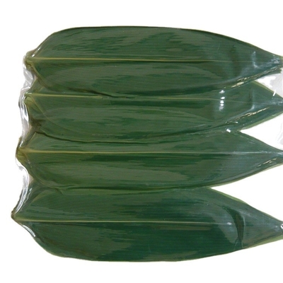 Faça bolinhos de arroz deliciosos com folhas frescas de bambu embaladas a vácuo