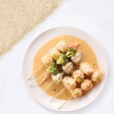 Sushi com legumes e salada de gergelim com baixo teor de gordura