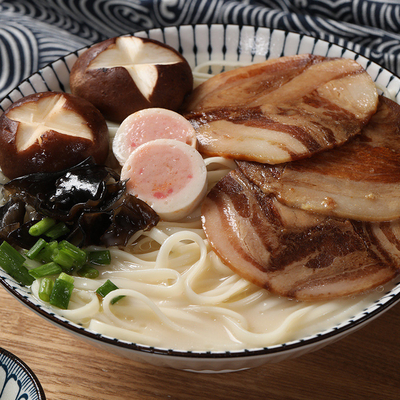 Noedles de Ramen com baixo teor de gordura, deliciosos, fáceis de cozinhar, noodles japoneses, Udon fresco.
