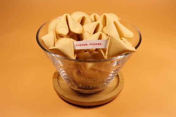 Textura Doces chineses duros GK farinha Forma quadrada Cookie de sorte personalizado Lanches coreanos