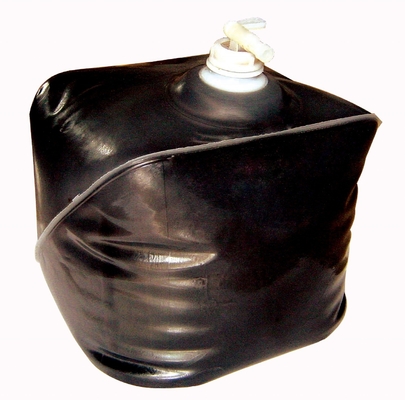 Receita tradicional. Molho de soja cinzento escuro 150 ml com ingrediente de feijão.